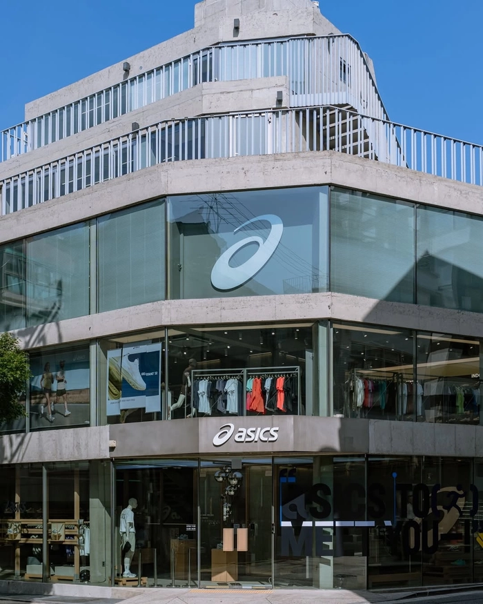 아식스 홍대 직영점 오픈, 한정판과 러닝 체험까지