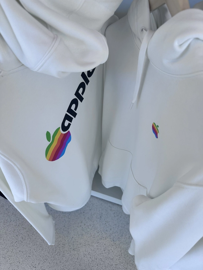 애플 파크 WWDC 한정 무지개 로고 후디 & 티셔츠 출시