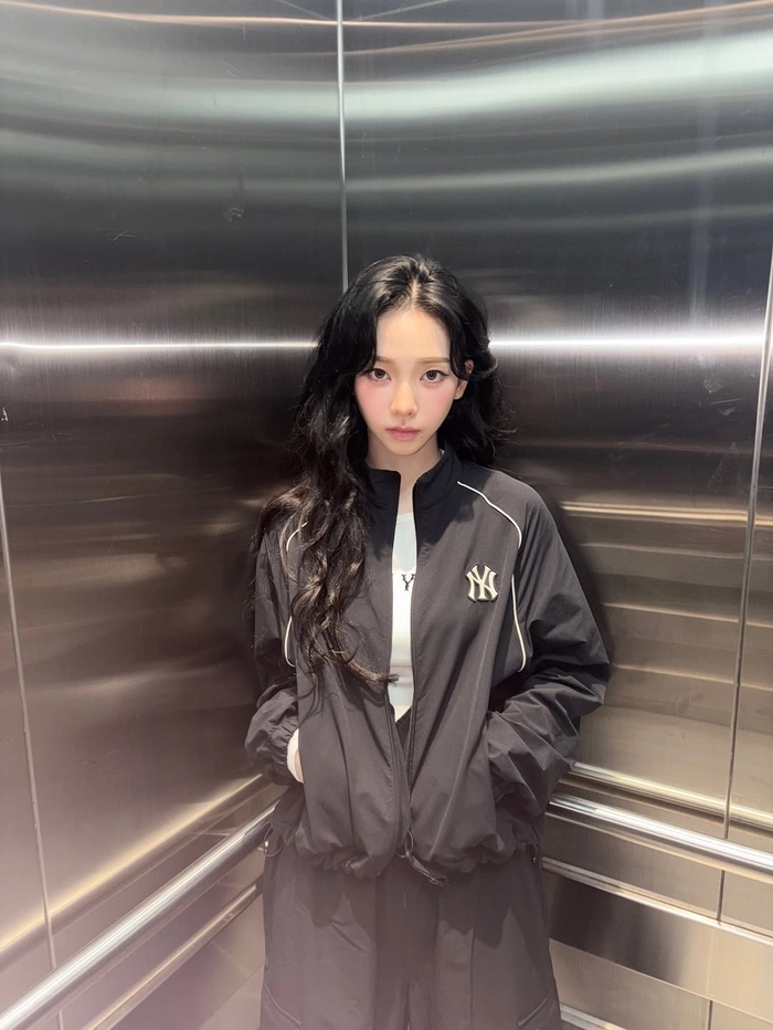 카리나 x MLB 협업 암시, ‘Karina’ 자수 디테일 모자 공개
