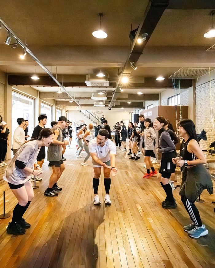 스포츠와 문화가 만나는 성수, 아디다스 카페 3 스트라이프스 서울 오픈