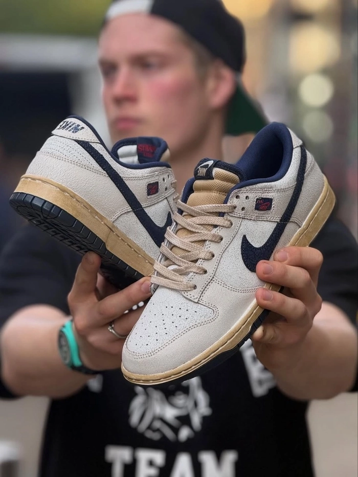 뒤집힌 세계를 담은 협업, 나이키 x 기묘한 이야기 덩크 로우 SP 공개