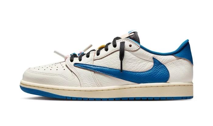 트래비스스캇 x 프라그먼트 x 에어 조던 1 로우 OG 세일 밀리터리 블루 오피셜 이미지