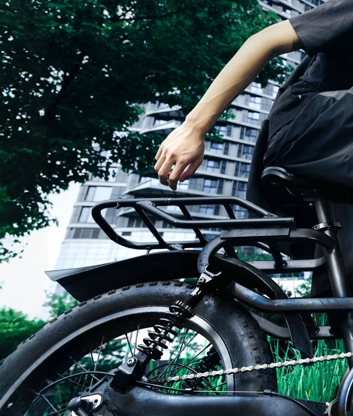 푸마와 산산기어, ‘FULL THROTTLE’로 질주하는 도시 감성