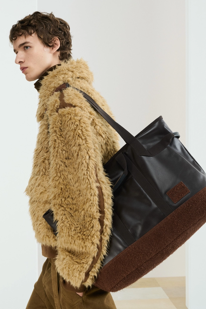 자라, 25 가을·겨울 SRPLS 컬렉션 공개 – 유니폼의 일상화