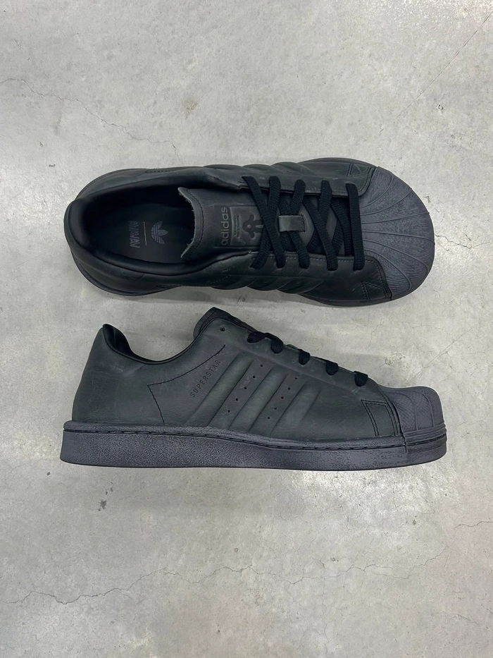 아바바브 x 아디다스, 홀리데이 2025 슈퍼스타·메가라이드 재해석