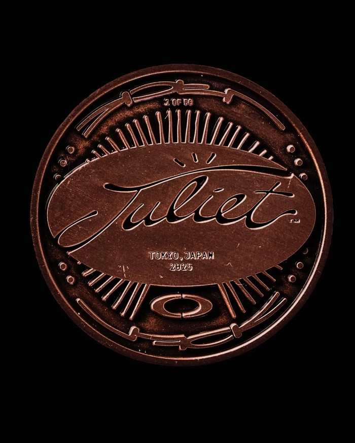 트래비스 스캇 x 오클리 줄리엣 한정 시리얼 협업 공개