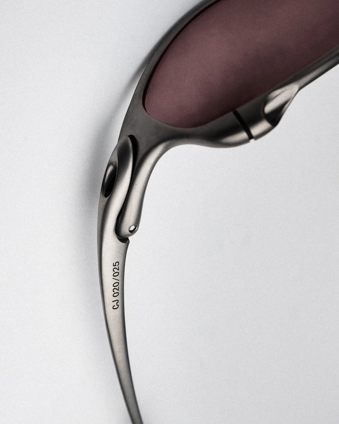 트래비스 스캇 x 오클리 줄리엣 한정 시리얼 협업 공개