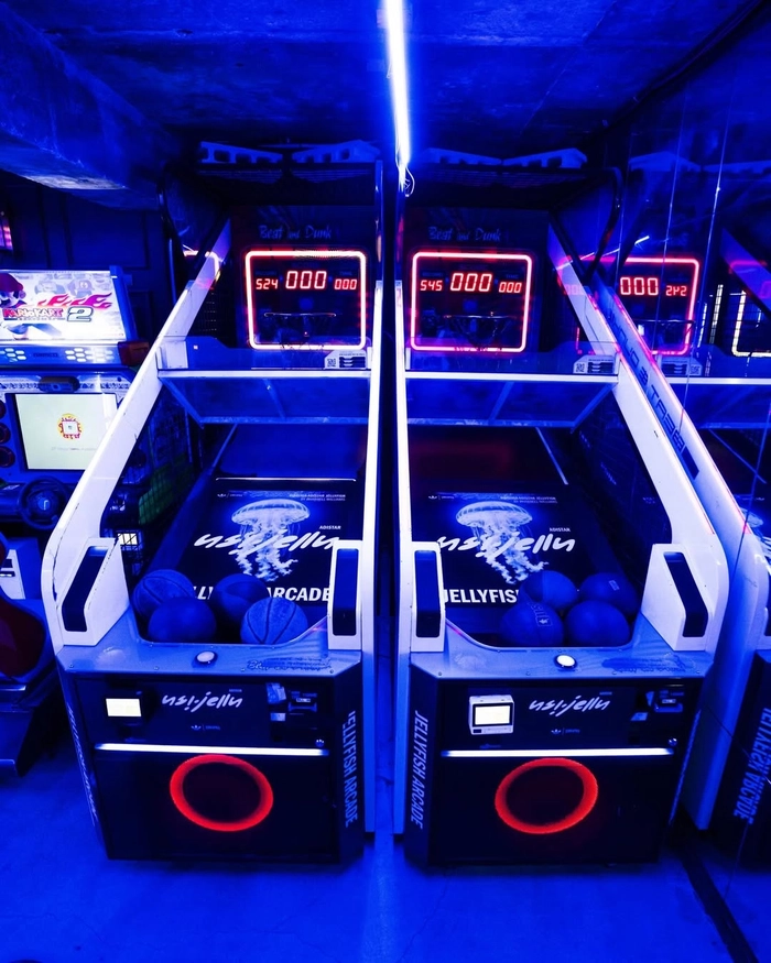 아디다스 x 퍼렐 윌리엄스 젤리피시 팝업 개최