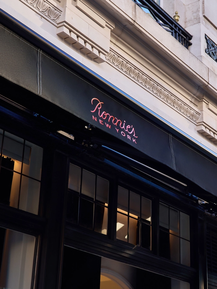 런던 중심에 자리한 새로운 키스 플래그십 스토어