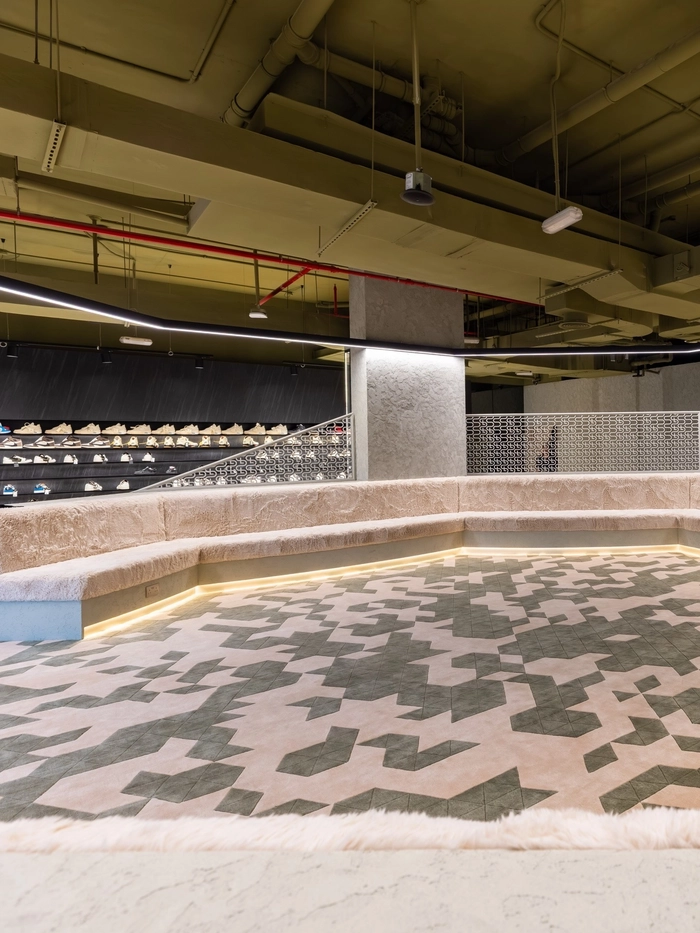 하빕 누르마고메도프 스니커 스토어 오픈