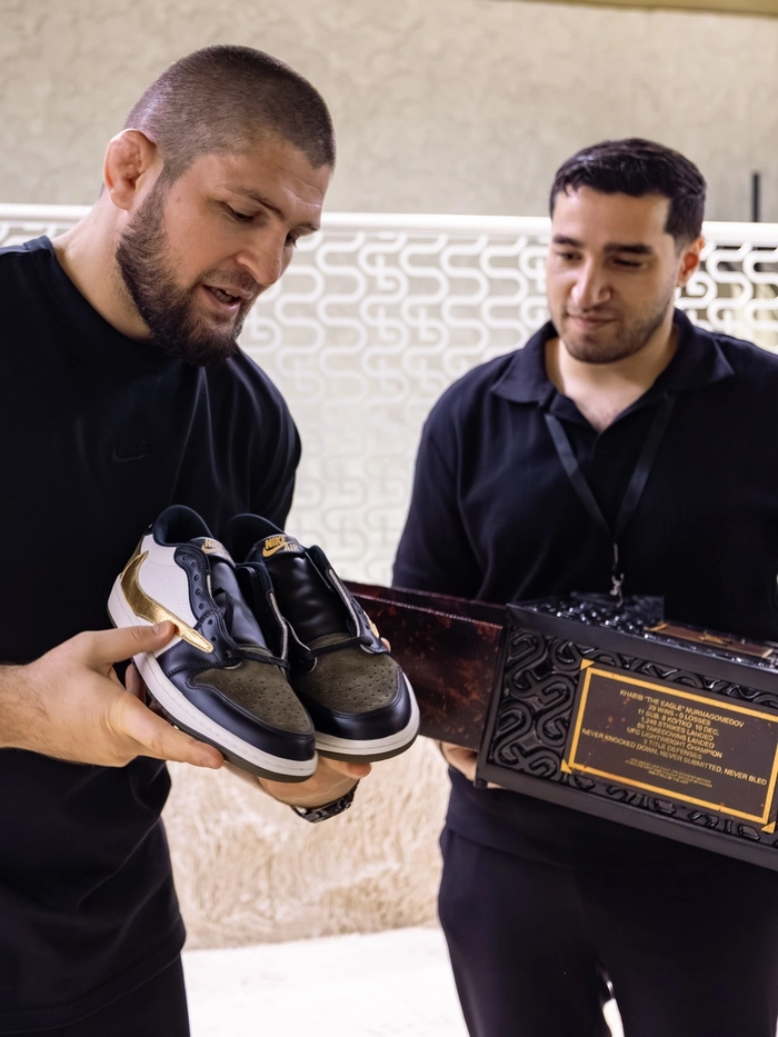 하빕 누르마고메도프 스니커 스토어 오픈