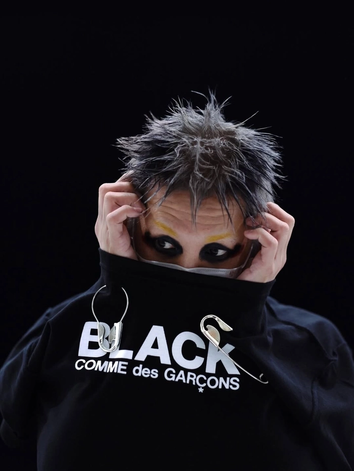 바조우 × 꼼데가르송 트레이딩 뮤지엄 ‘일루미네이션’ 협업 공개