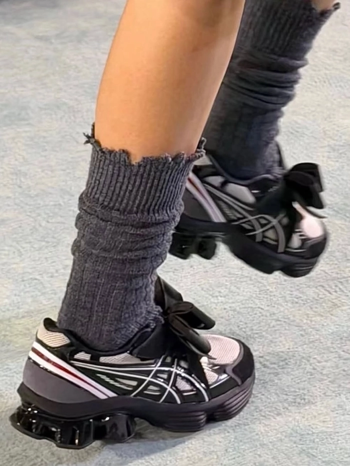 슈슈/통 x 아식스, 리본 디테일의 ‘겔 키네틱 플루언트’ 공개