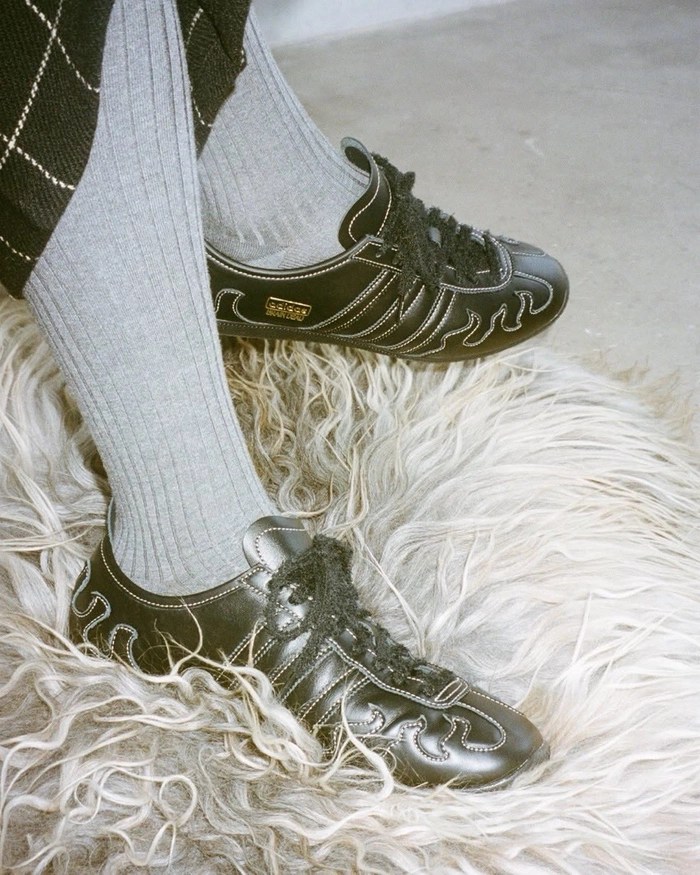 도버 스트리트 마켓 x 브레인데드 x 아디다스 ‘재팬 로 블랙’ 출시