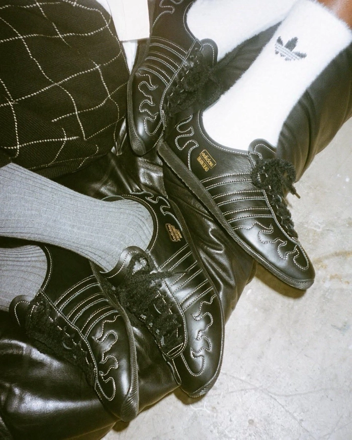 도버 스트리트 마켓 x 브레인데드 x 아디다스 ‘재팬 로 블랙’ 출시