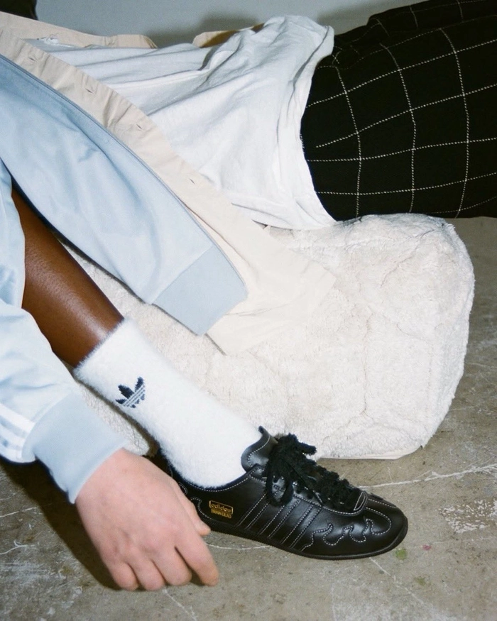 도버 스트리트 마켓 x 브레인데드 x 아디다스 ‘재팬 로 블랙’ 출시