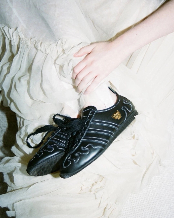 도버 스트리트 마켓 x 브레인데드 x 아디다스 ‘재팬 로 블랙’ 출시