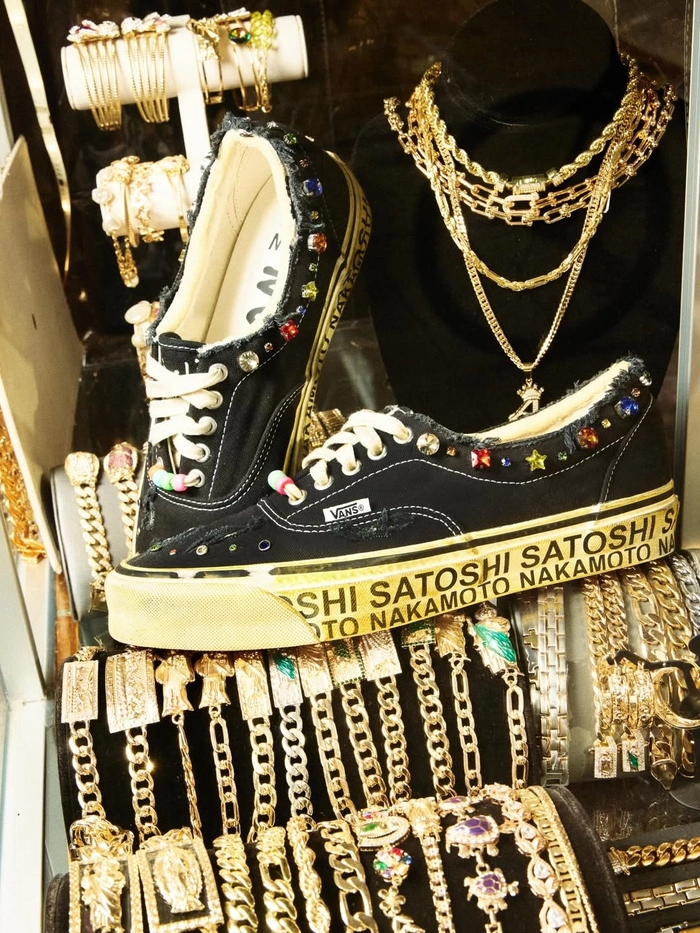 사토시 나카모토 x 반스 ‘럭키 참’ 에라 95 공개