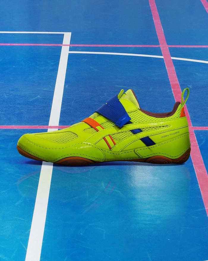 이세이 미야케 풋, 아식스 협업 하이퍼 테이핑 첫 공개