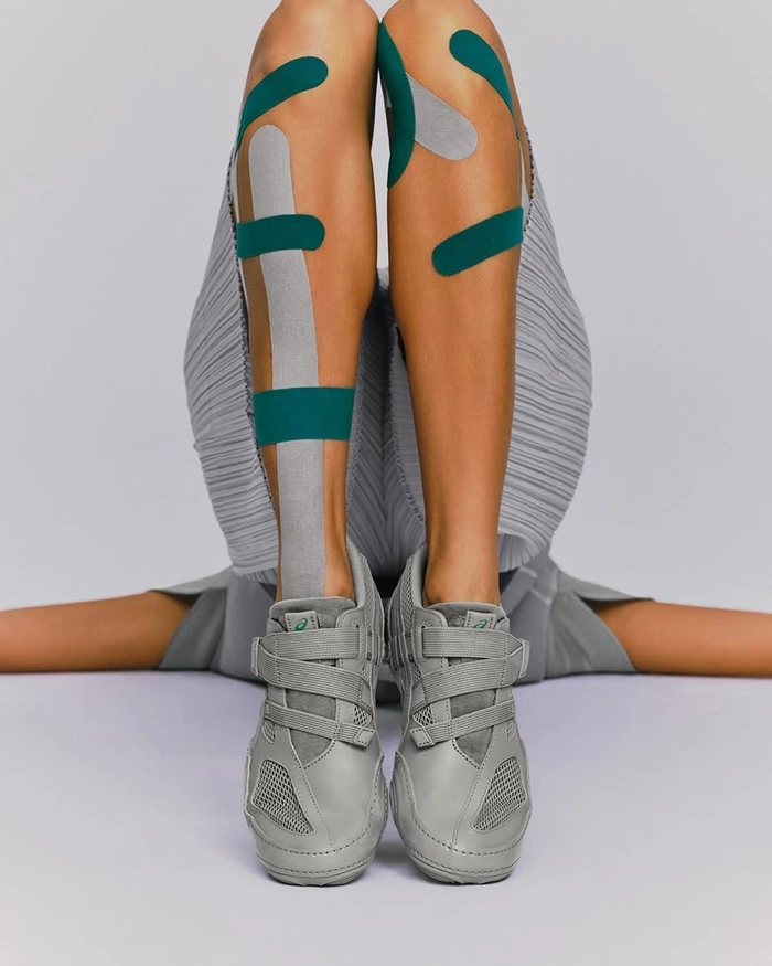 이세이 미야케 풋, 아식스 협업 하이퍼 테이핑 첫 공개