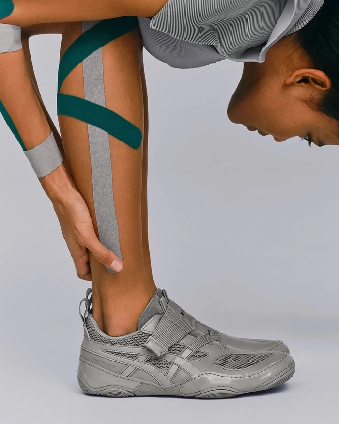 이세이 미야케 풋, 아식스 협업 하이퍼 테이핑 첫 공개