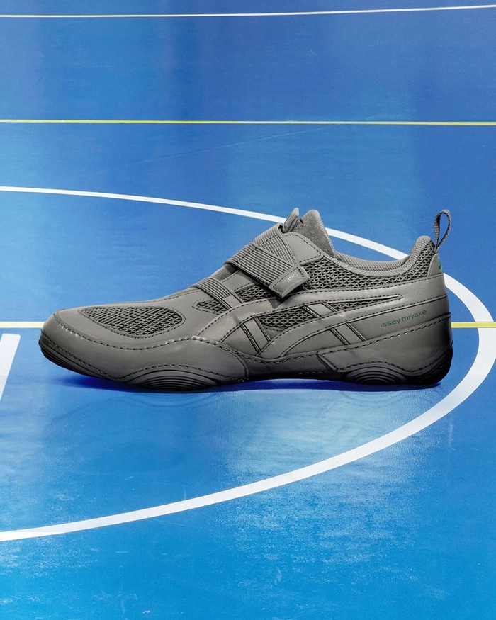 이세이 미야케 풋, 아식스 협업 하이퍼 테이핑 첫 공개