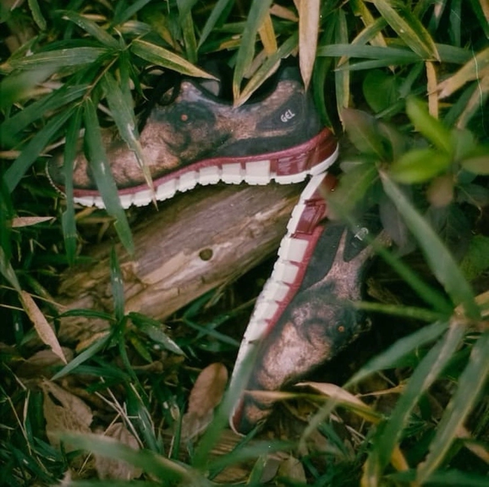 더블렛 x 아식스 공룡 스니커즈 출시