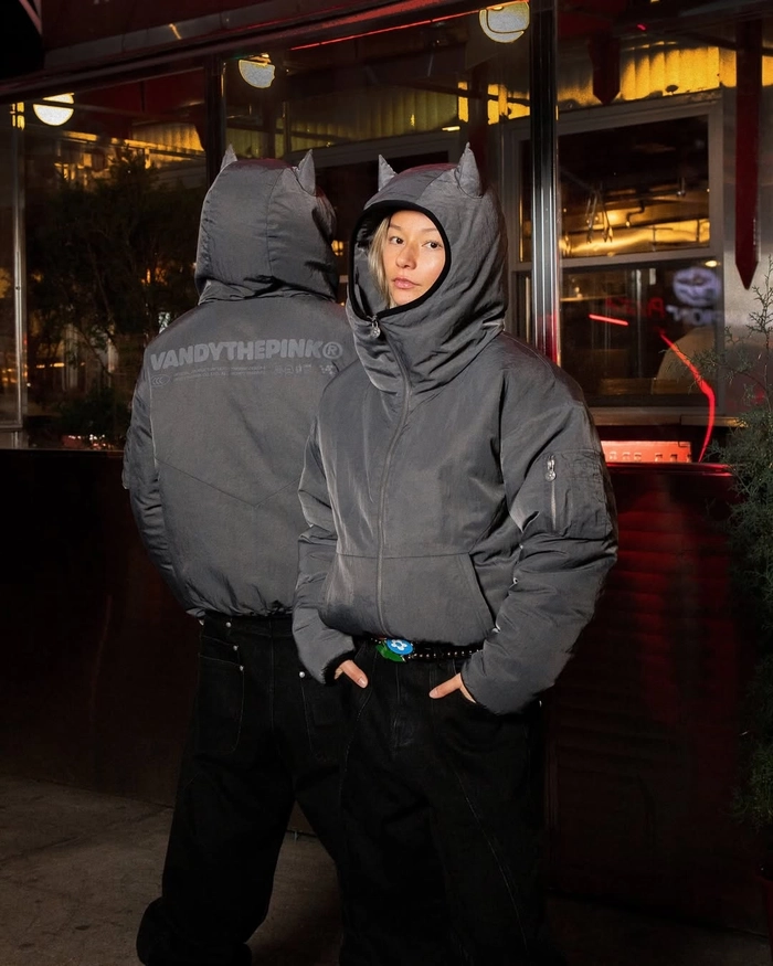 반디더핑크와 알파 인더스트리의 SS26 협업 컬렉션