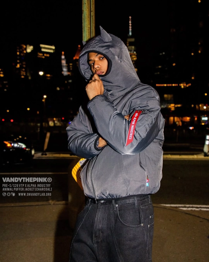 반디더핑크와 알파 인더스트리의 SS26 협업 컬렉션