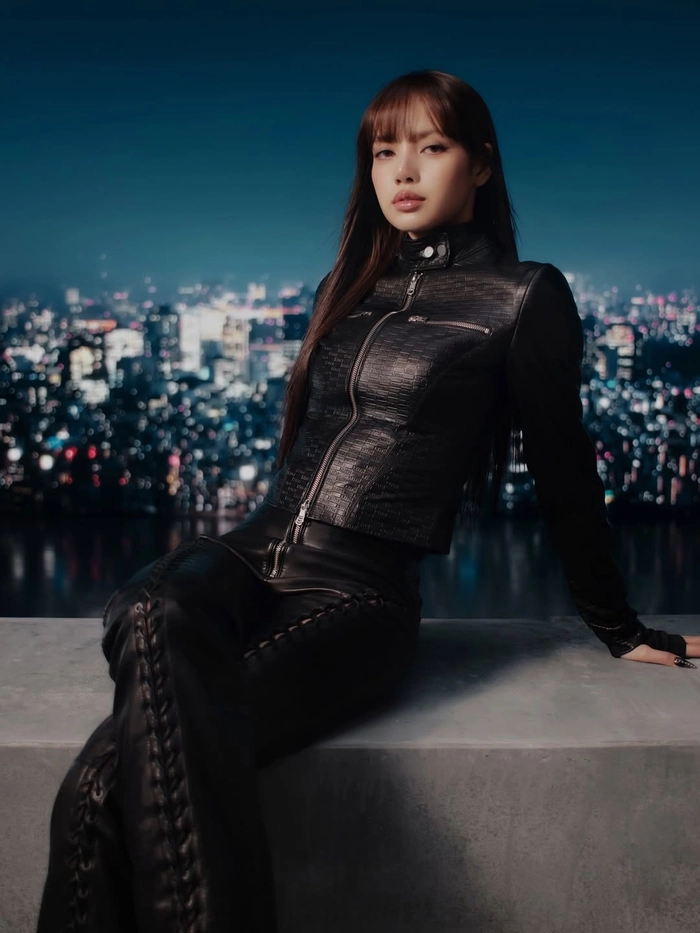 리사와 키스 우먼의 협업 컬렉션