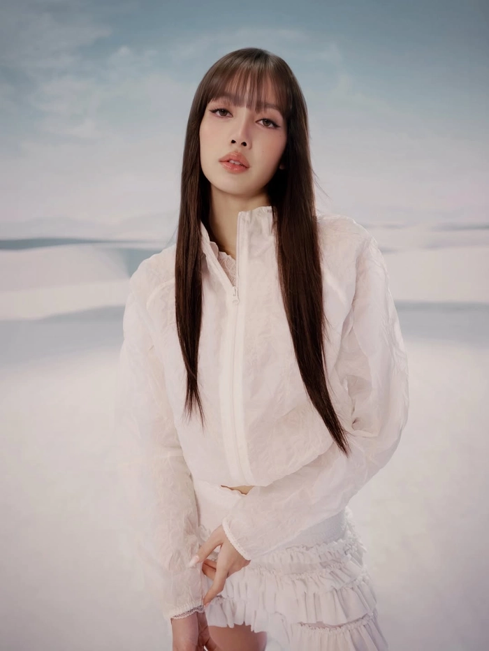 리사와 키스 우먼의 협업 컬렉션