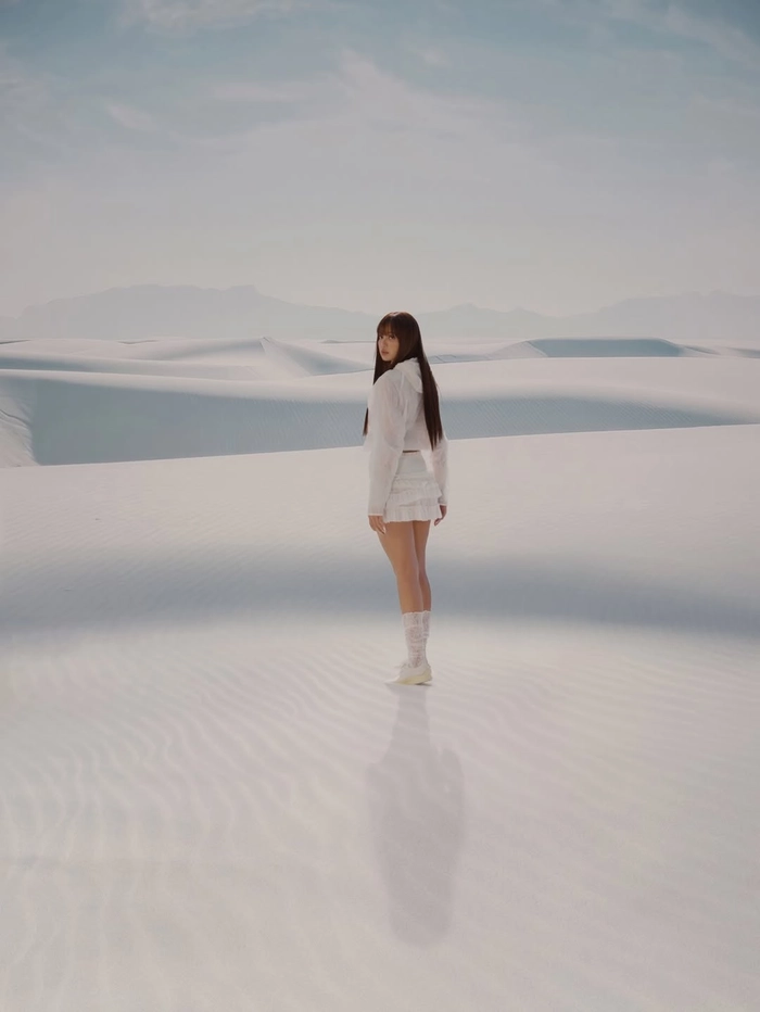 리사와 키스 우먼의 협업 컬렉션