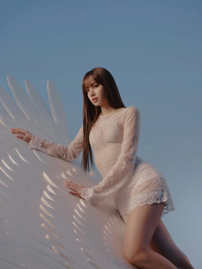 리사와 키스 우먼의 협업 컬렉션