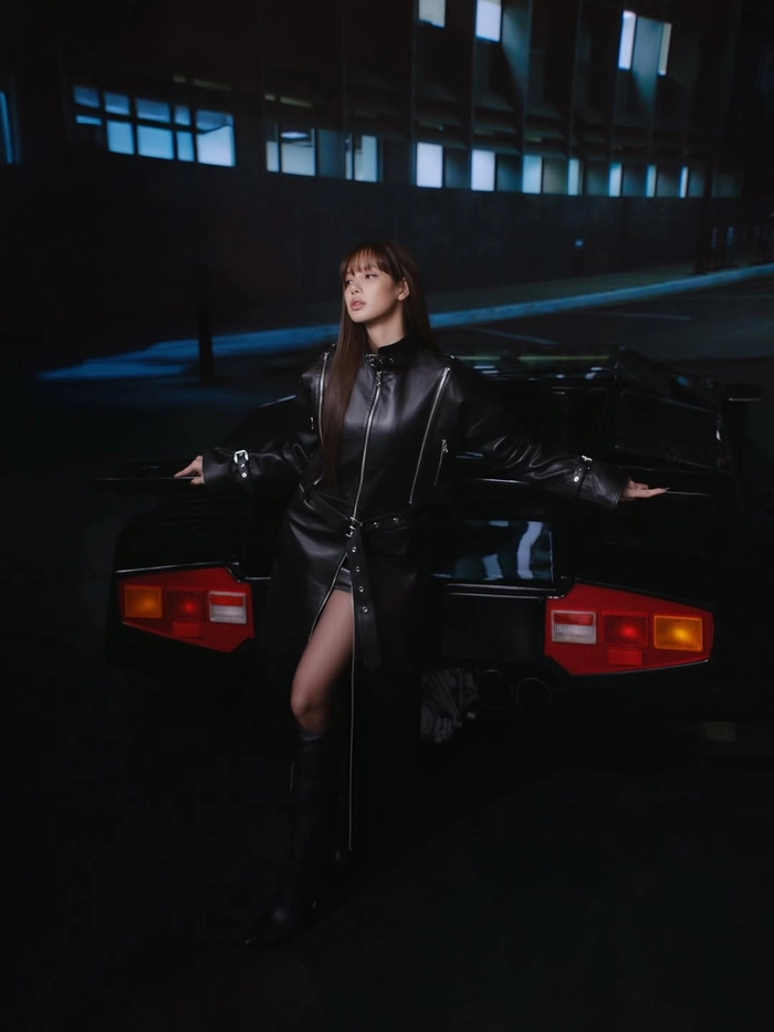 리사와 키스 우먼의 협업 컬렉션