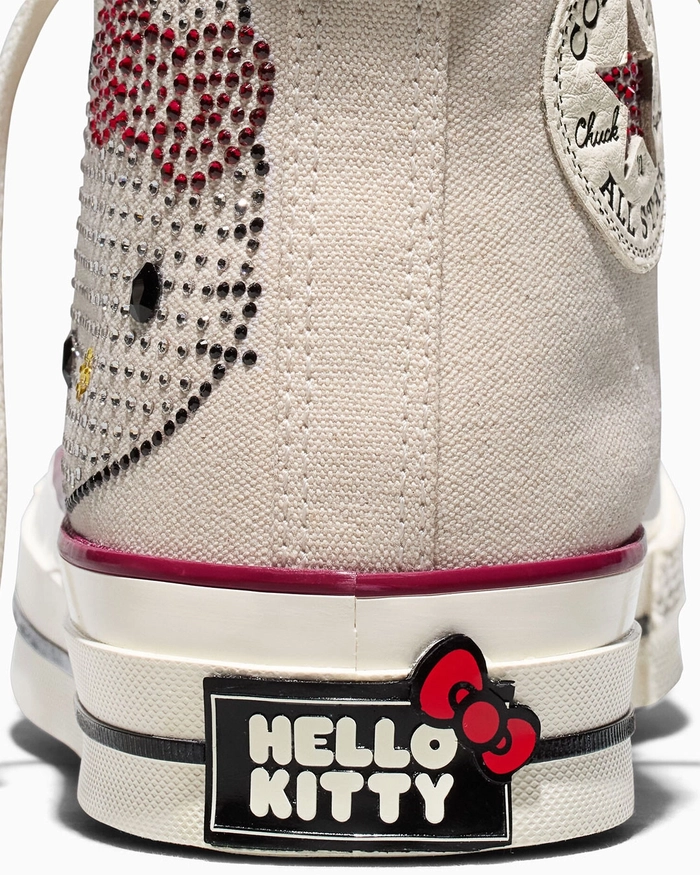 헬로키티와 컨버스의 스와로브스키 협업 컬렉션 출시