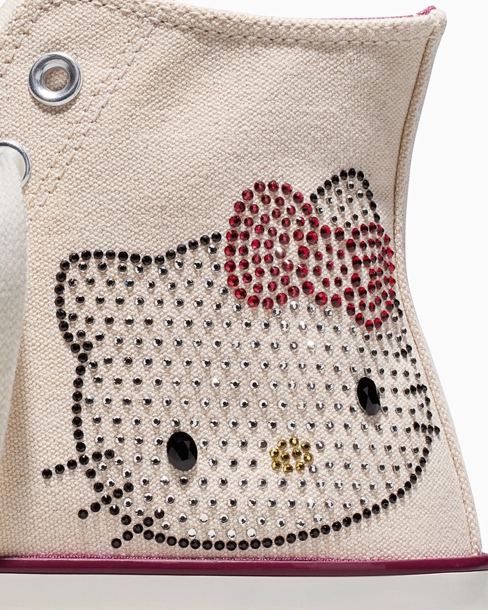 헬로키티와 컨버스의 스와로브스키 협업 컬렉션 출시