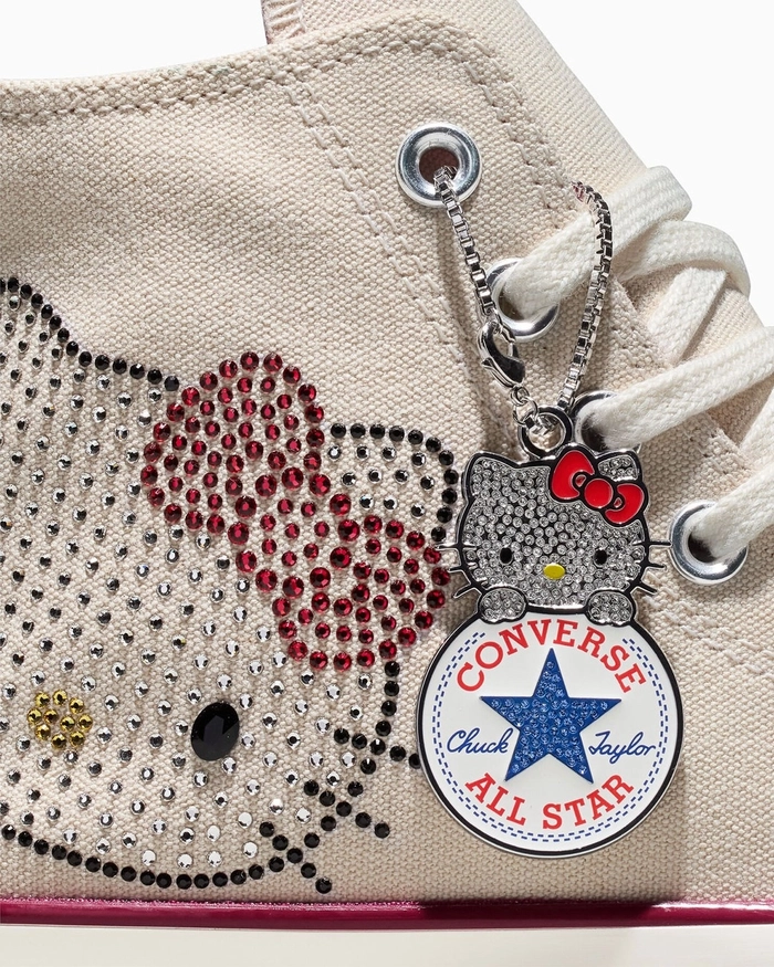 헬로키티와 컨버스의 스와로브스키 협업 컬렉션 출시