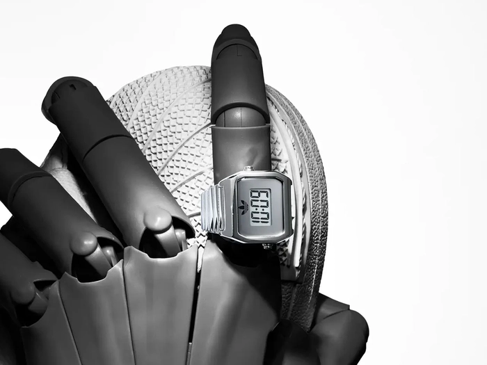 아디다스 디지털 투 링 시계 출시