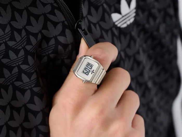 아디다스 디지털 투 링 시계 출시