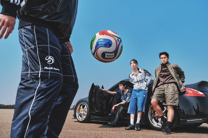 아디다스 x 피치스 첫 협업 컬렉션 출시