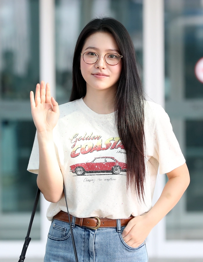 레드벨벳 예리 린드버그 안경으로 완성한 공항패션
