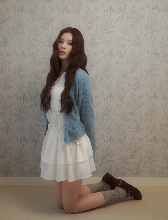 커버낫, 트와이스 사나 새 모델 발탁