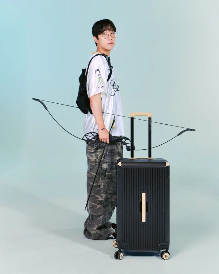 젠지 × 브라이튼 캐리어, 블랙·골드 웰턴 출시
