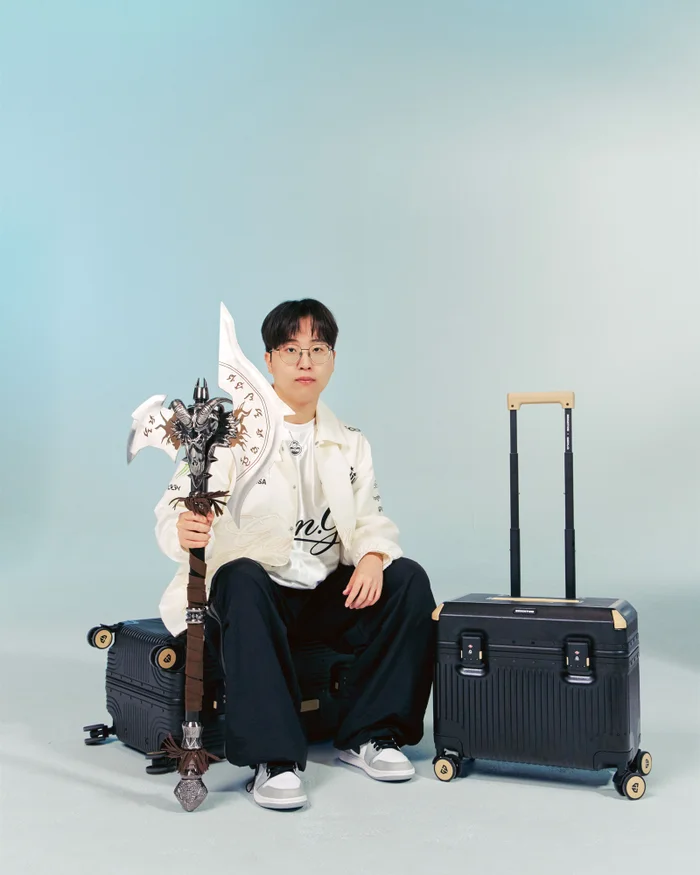젠지 × 브라이튼 캐리어, 블랙·골드 웰턴 출시