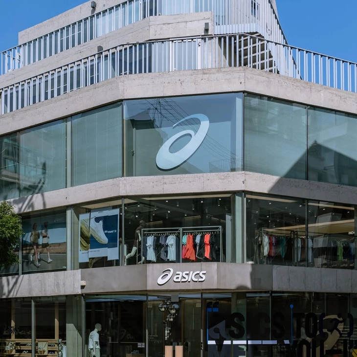 아식스 홍대 직영점 오픈, 한정판과 러닝 체험까지