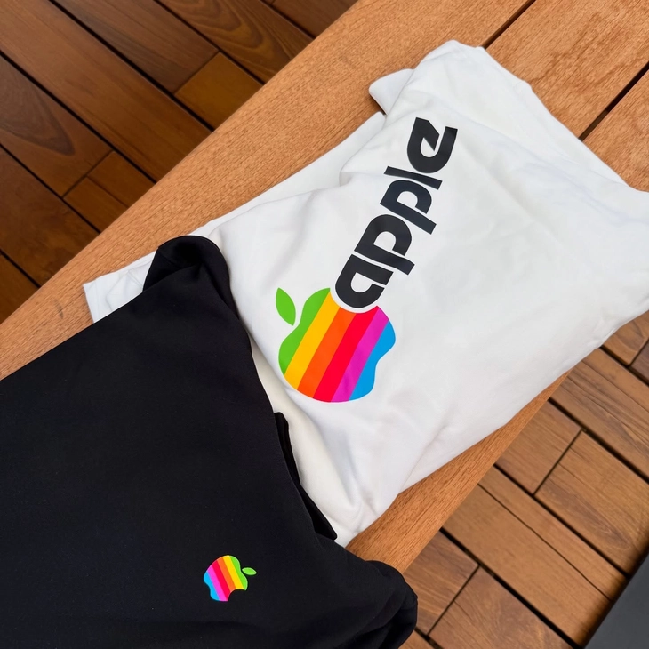 애플 파크 WWDC 한정 무지개 로고 후디 & 티셔츠 출시