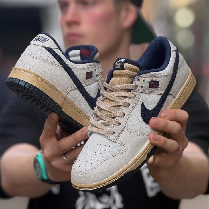 뒤집힌 세계를 담은 협업, 나이키 x 기묘한 이야기 덩크 로우 SP 공개