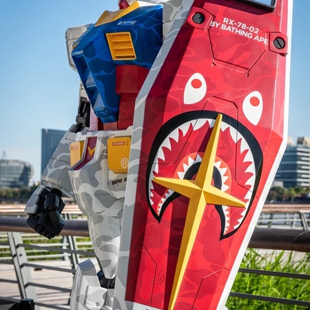 베이프 x 반다이남코 건담 협업 전시 상하이 공개