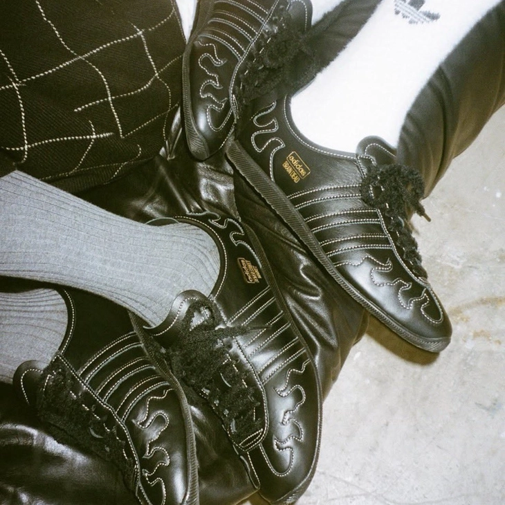 도버 스트리트 마켓 x 브레인데드 x 아디다스 ‘재팬 로 블랙’ 출시