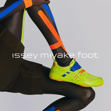 이세이 미야케 풋, 아식스 협업 하이퍼 테이핑 첫 공개